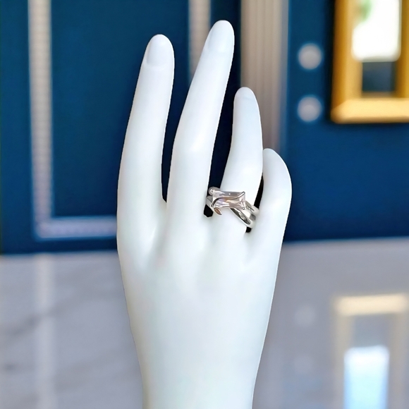 ๐ 18K Gold Plated Adjustable Ring Stunning Cubic Zirconia Fits Sizes 7-8 - Picture 9 of 13